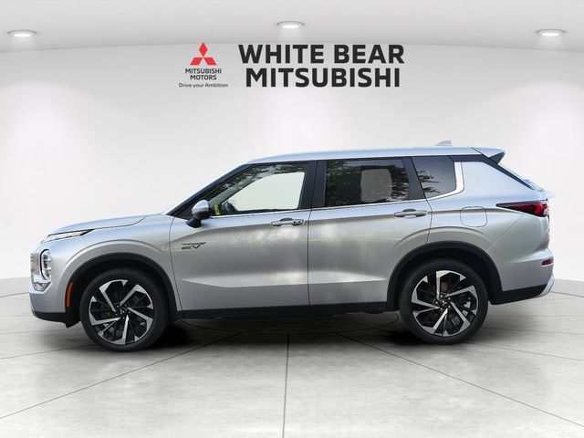Used 2024 Mitsubishi Outlander SE AWD/4WD image 3