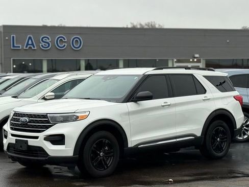 Certified 2024 Ford Explorer XLT image 1