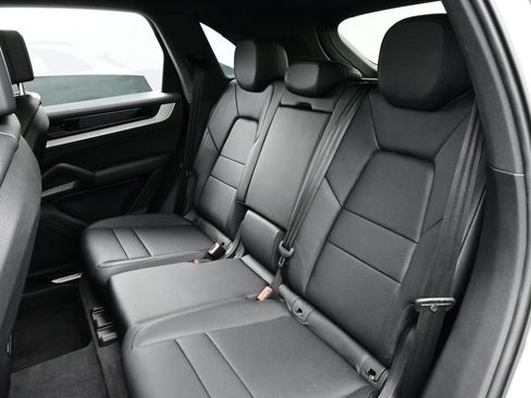 Certified 2025 Porsche Cayenne AWD/4WD image 13