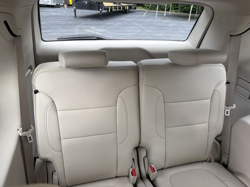 Used 2023 GMC Acadia Denali w/ Denali Ultimate Package FWD image 17