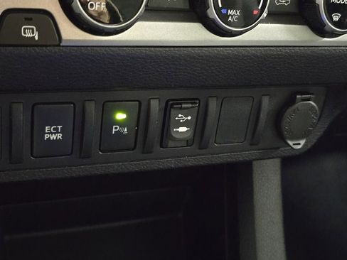 Used 2017 Toyota Tacoma SR5 image 28