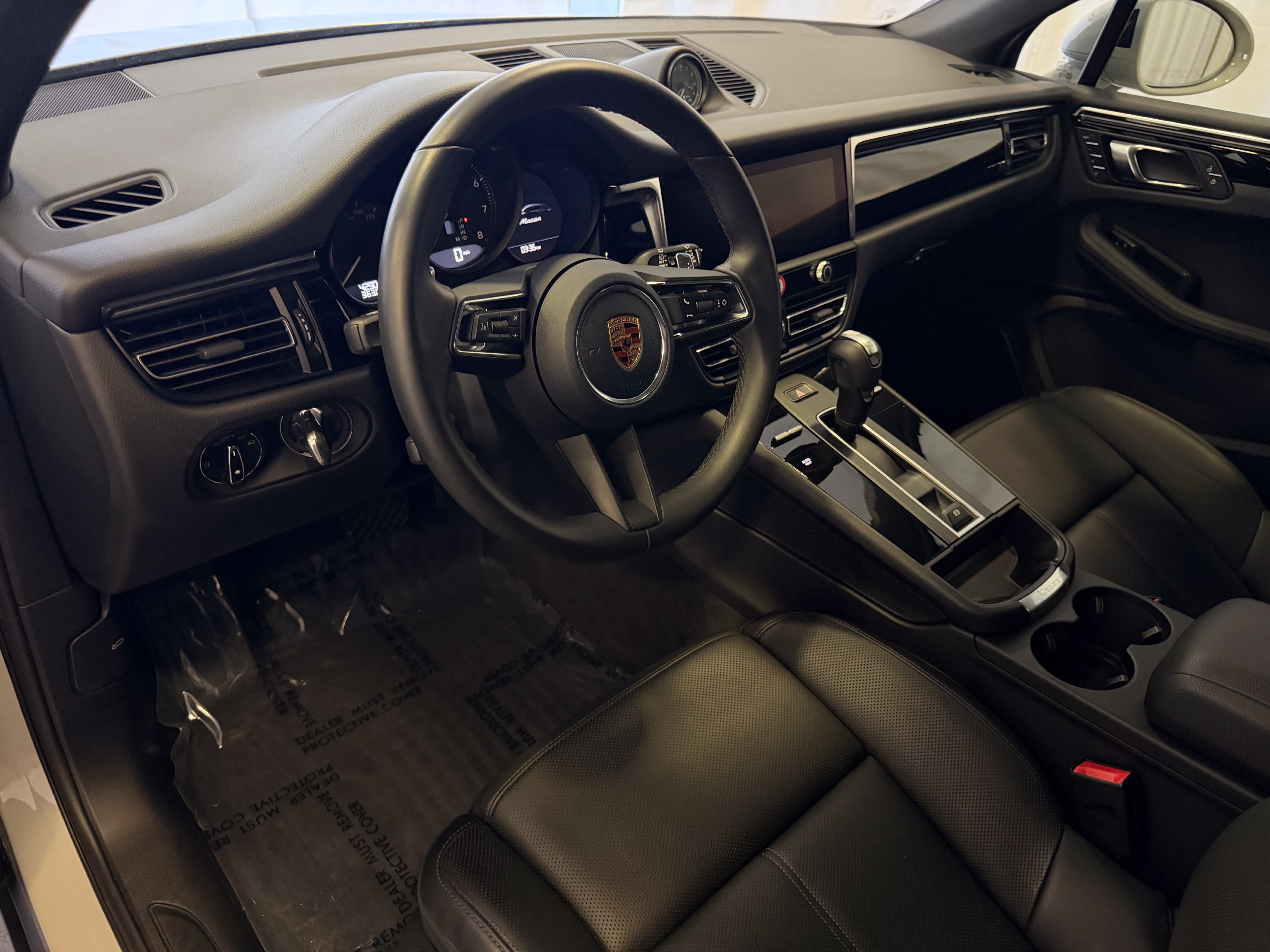 Certified 2026 Porsche Macan AWD/4WD image 4