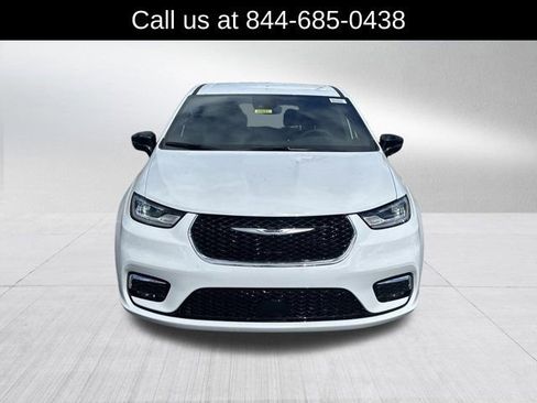 New 2026 Chrysler Pacifica Select image 2