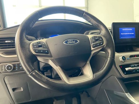 Used 2021 Ford Explorer XLT w/ Equipment Group 202A AWD/4WD image 14