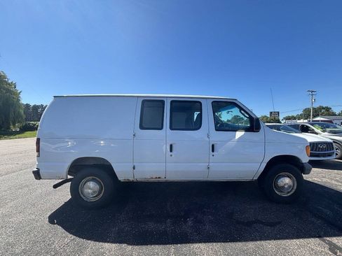 Used 2006 Ford E-350 and Econoline 350 Super Duty RWD image 2