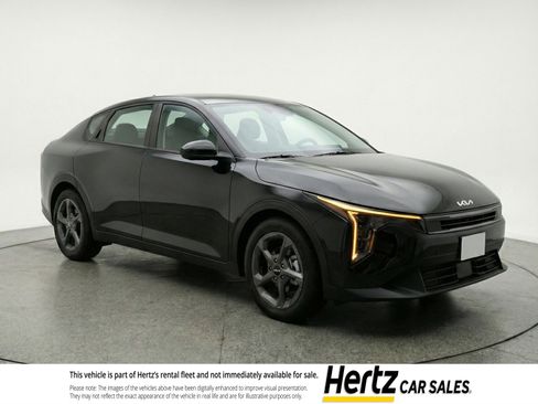 Used 2025 Kia K4 LXS image 1
