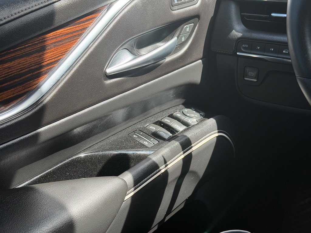 Used 2023 Cadillac Escalade Premium Luxury AWD/4WD image 9