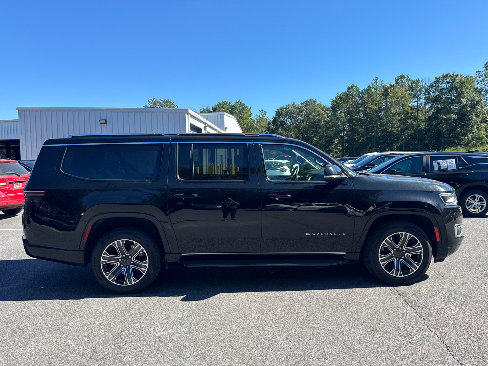 Used 2024 Jeep Wagoneer L Series II w/ Flexible Seating Group AWD/4WD image 3