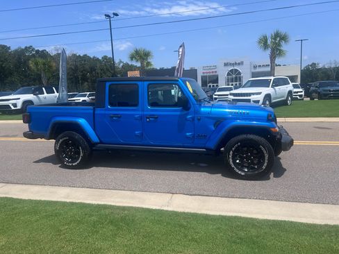Used 2023 Jeep Gladiator Sport AWD/4WD image 2