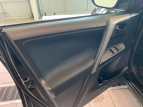 Used 2018 Toyota RAV4 LE image 4