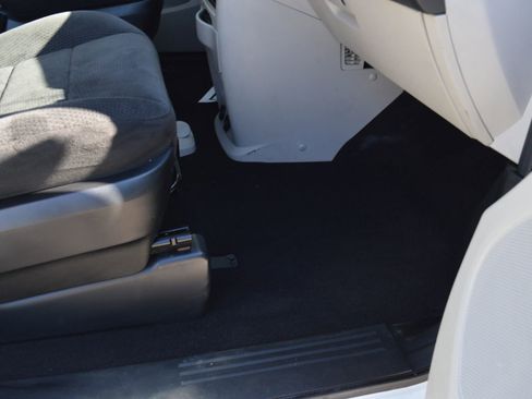 Used 2013 Dodge Grand Caravan SE image 25