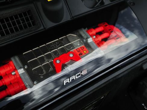 Used 2023 Ferrari SF90 Spider image 24