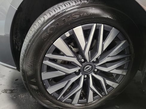 Used 2025 Nissan Altima 2.5 SV FWD image 10