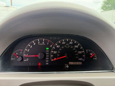 Used 2005 Toyota Camry LE FWD image 18