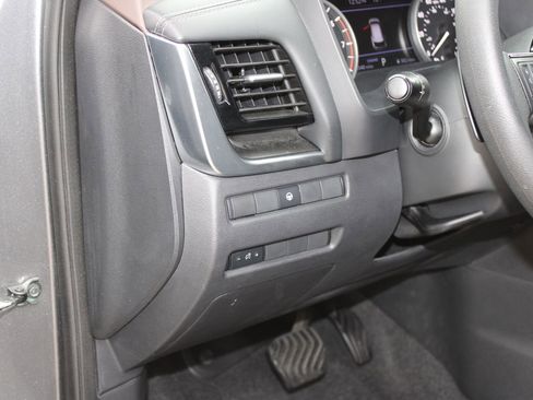 Used 2022 Nissan Rogue SV image 22