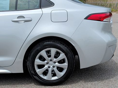 Used 2023 Toyota Corolla LE FWD image 5