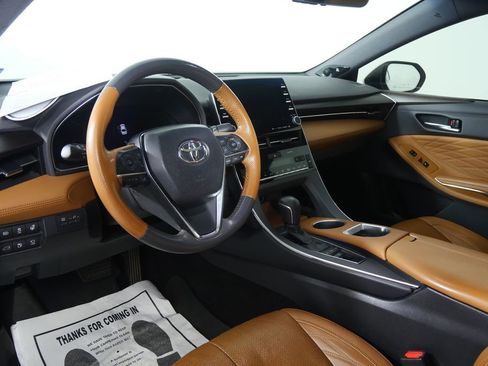 Used 2019 Toyota Avalon Limited image 14