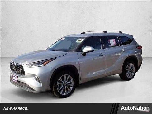 Used 2021 Toyota Highlander Limited image 1