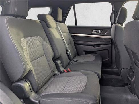 Used 2018 Ford Explorer XLT image 28