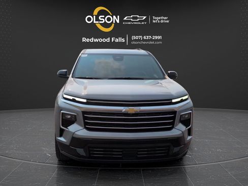 Used 2026 Chevrolet Traverse High Country w/ LPO, Floor Liner Package AWD/4WD image 8