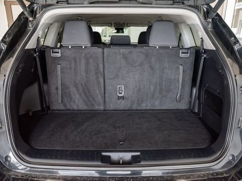 Used 2024 Toyota Highlander LE FWD image 30