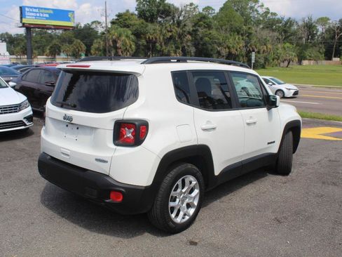 Used 2018 Jeep Renegade Latitude image 3