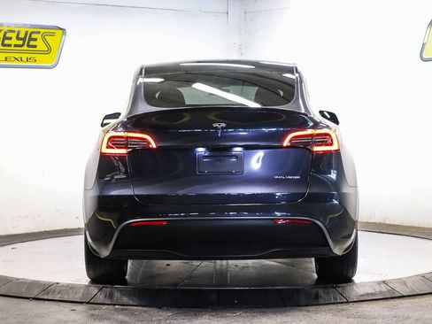 Used 2024 Tesla Model Y Long Range AWD/4WD image 3