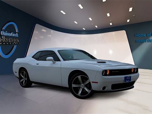 Used 2018 Dodge Challenger SXT image 2