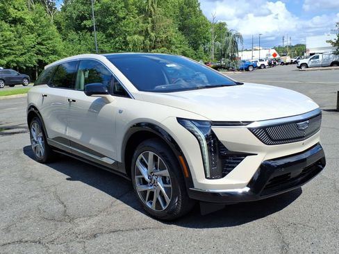 New 2027 Cadillac Optiq Luxury w/ LPO, Floor Liner Package AWD/4WD image 7