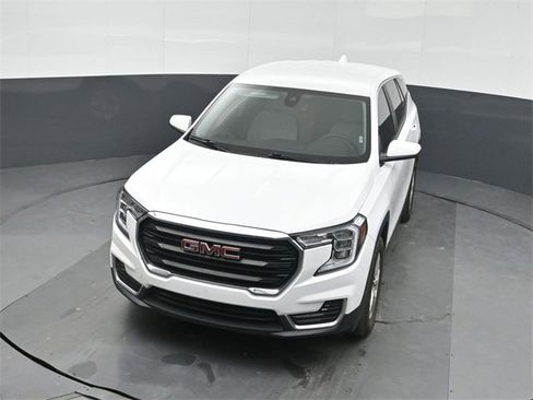 Used 2024 GMC Terrain SLE image 35