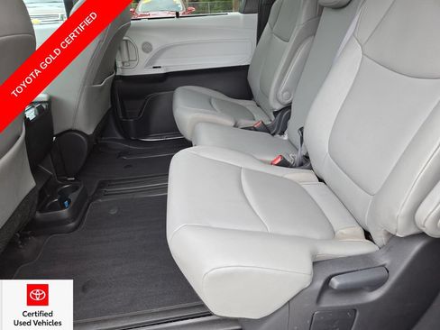 Certified 2025 Toyota Sienna XLE FWD image 23