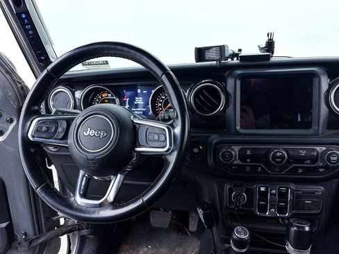 Used 2020 Jeep Wrangler Unlimited Sahara AWD/4WD image 4