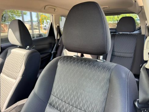 Used 2018 Nissan Rogue SV AWD/4WD image 15