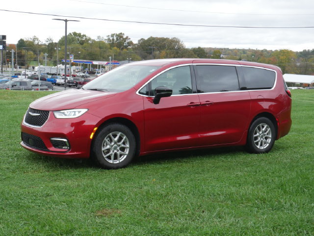 Used 2025 Chrysler Pacifica Select FWD image 7