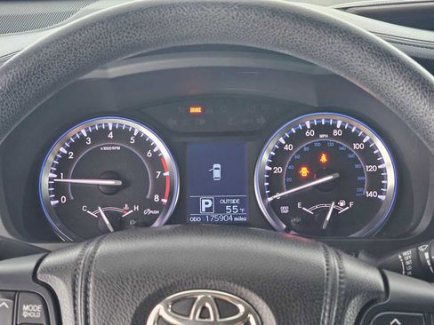 Used 2015 Toyota Highlander LE image 25