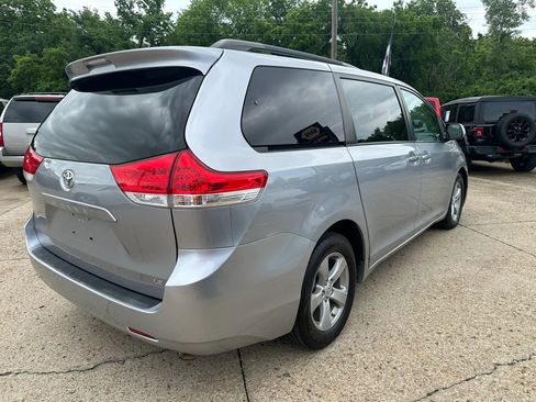 Used 2011 Toyota Sienna LE FWD image 7