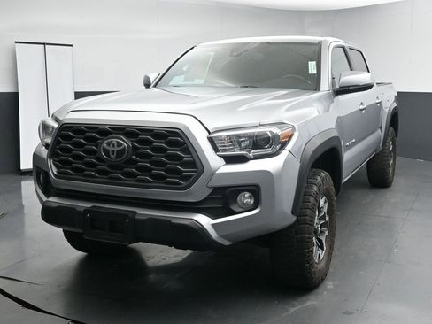 Used 2022 Toyota Tacoma TRD Off-Road w/ Technology Package AWD/4WD image 4