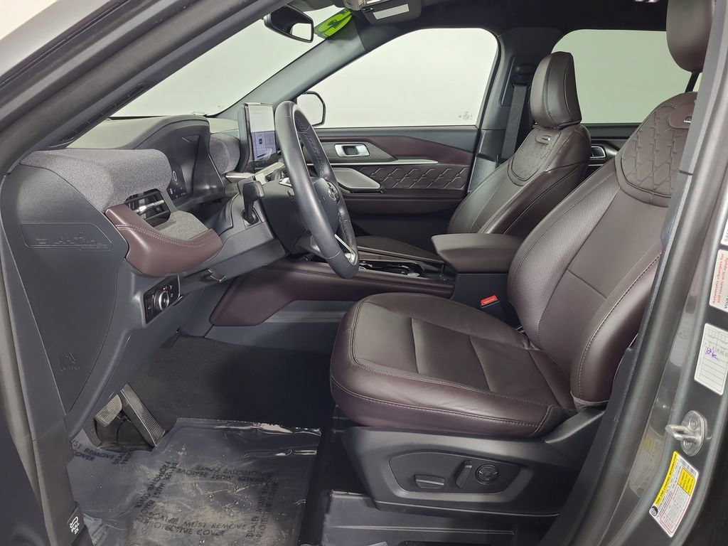 Used 2025 Ford Explorer Platinum w/ LUX Leather Package AWD/4WD image 20