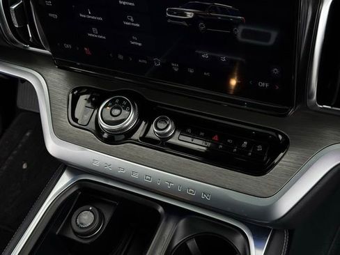 Used 2025 Ford Expedition Max Platinum image 35