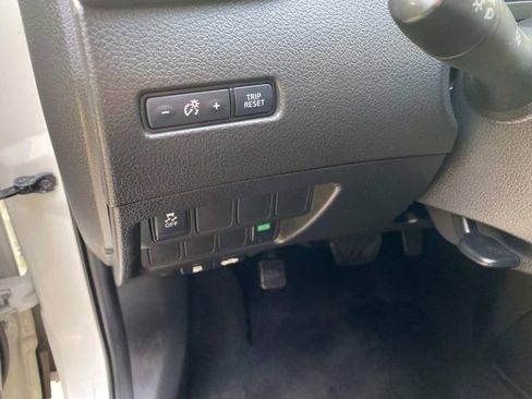 Used 2019 Nissan Rogue Sport S image 16