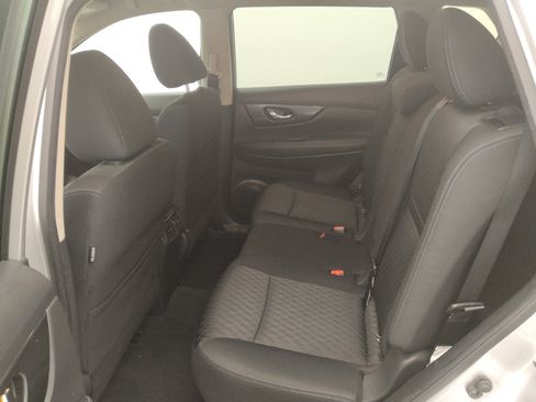 Used 2020 Nissan Rogue SV FWD image 18
