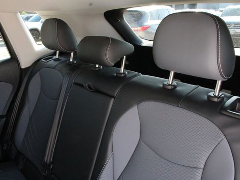 Certified 2025 Volkswagen Tiguan SE FWD image 16