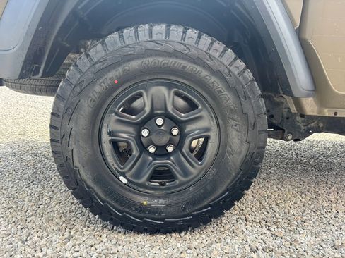 Used 2020 Jeep Gladiator Sport AWD/4WD image 7