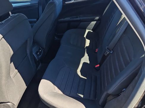 Used 2018 Ford Fusion SE w/ Fusion SE Technology Package FWD image 11