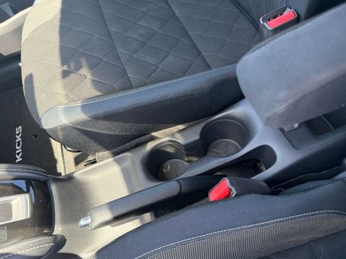 Used 2018 Nissan Kicks SV FWD image 24