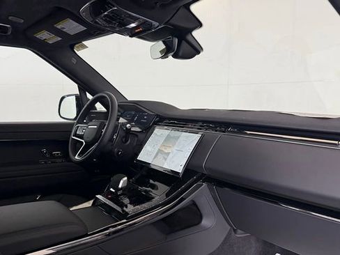 New 2025 Land Rover Range Rover Sport SE image 22