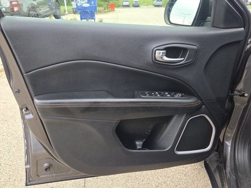Used 2018 Jeep Compass Limited w/ Navigation Group FWD image 18