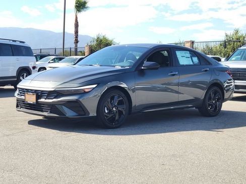 New 2026 Hyundai Elantra SEL Sport FWD image 2