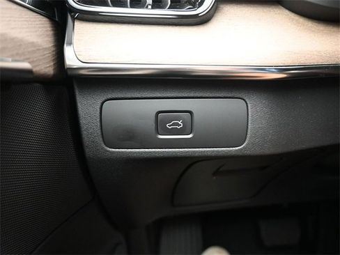 New 2026 Volvo XC90 B6 Core image 28