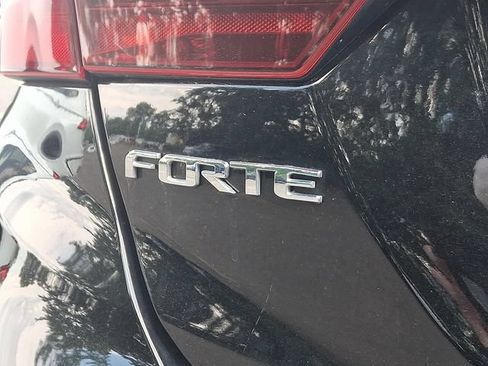 Used 2019 Kia Forte LXS FWD image 5